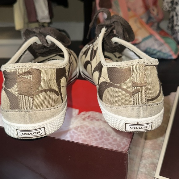 My husbands coach sneakers from back in the day! Few years old. VERY good cond. - Picture 4 of 10